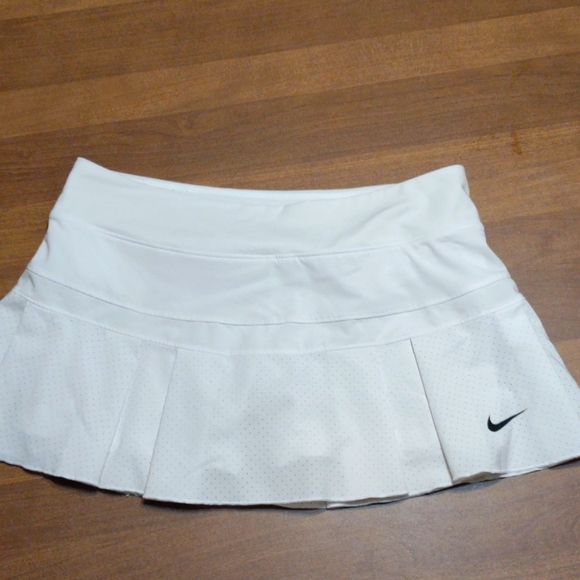 Nike Dresses & Skirts - Nike dri -fit tennis skirt - Size M